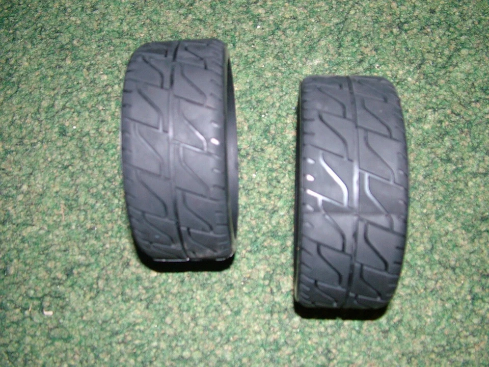 RC Reifen 2 Stück Durchmesser 16cm Breite 6,5 cm 13 cm mit Einlage M100233R Neu - Bild 3 von 3