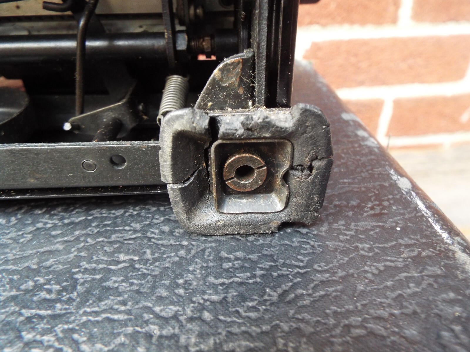 Royal Glossy Model O Portable Typewriter w/ Carrying Case, working