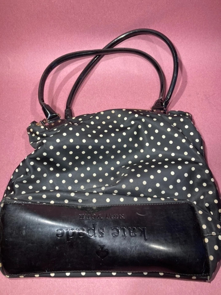 Bolso de Mano Kate Spade Interior Rojo Lunares Blanco y Negro Foto 2 de 4