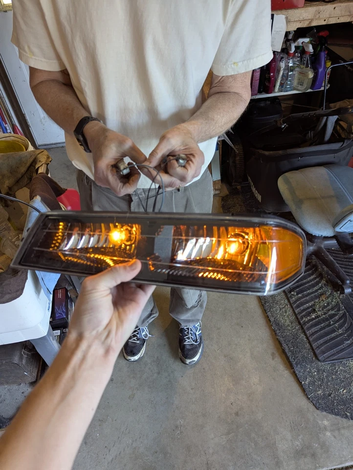 OEM GM Left/Driver Side Turn Signal Light 04-12 Colorado Canyon 15851204 - Image 2 of 4