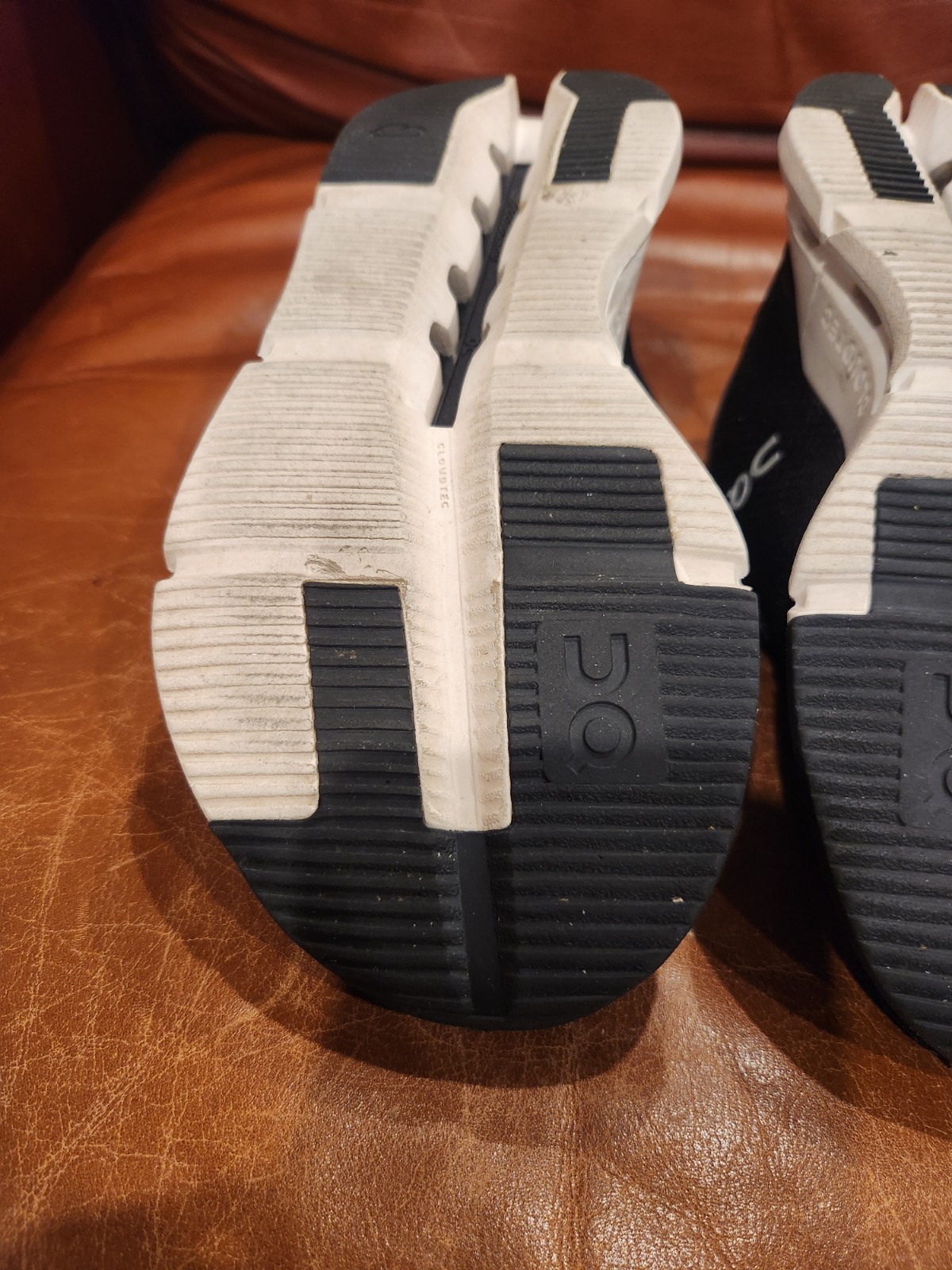 On Cloud Cloudnova Black Running Shoes Womens Siz… - image 9