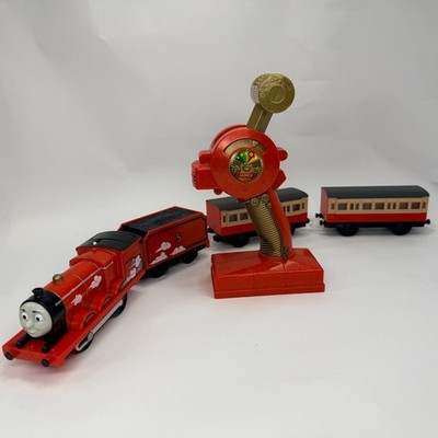 Thomas & Friends TrackMaster 3 Speed Remote Control JAMES Train Engine + Coaches