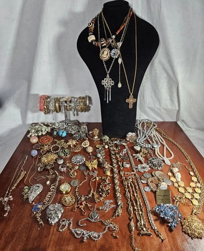Estate Vintage Costume Jewelry  Lot  Rings Necklace Bracelet Retro Rehinstones