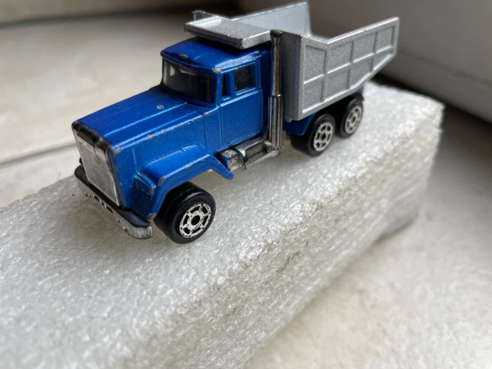 MAJORETTE MADE IN FRANCE CAMION BENNE MACK BLEU  Nr. 297 1/100 - Photo 2/4