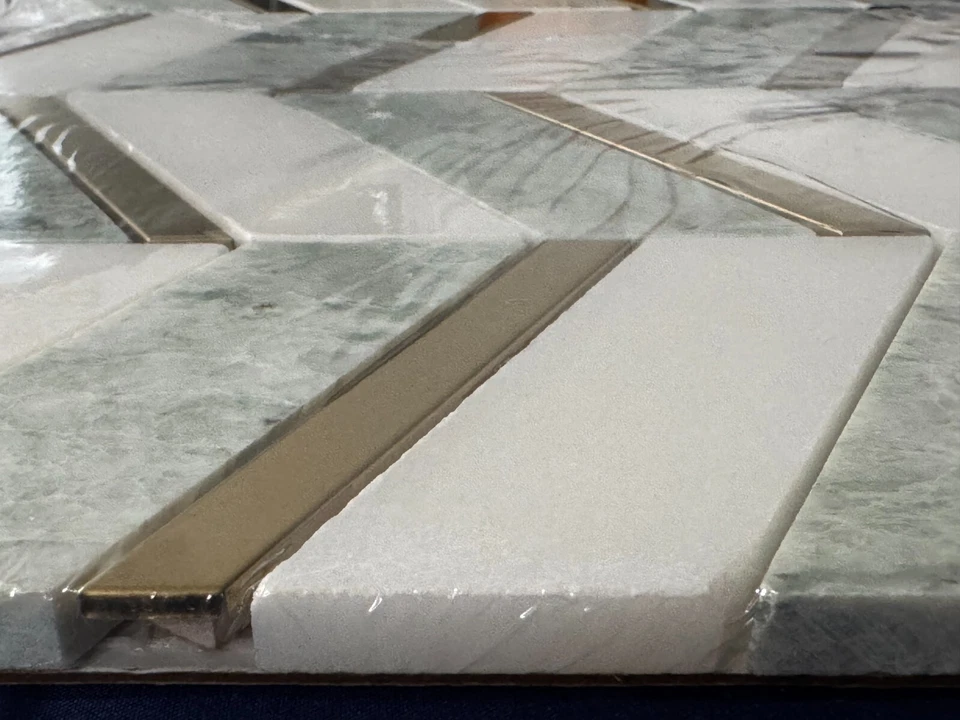 Azulejo de mosaico de piedra de mármol blanco/verde/dorado S61 para cocina baño pulido Foto 4 de 4