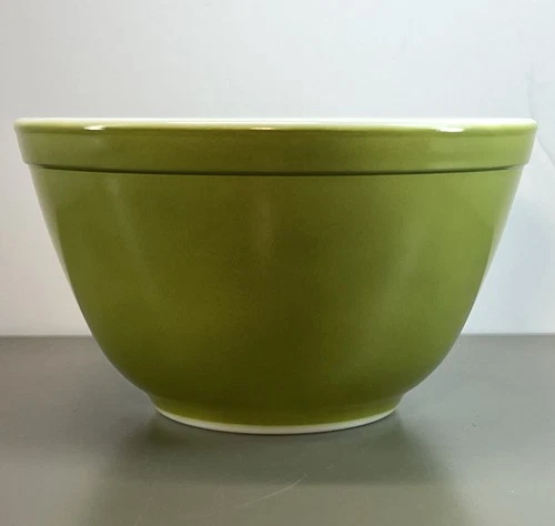 Vintage Pyrex Avocado Green  #401  Mixing Bowl 1 1/2 Pint