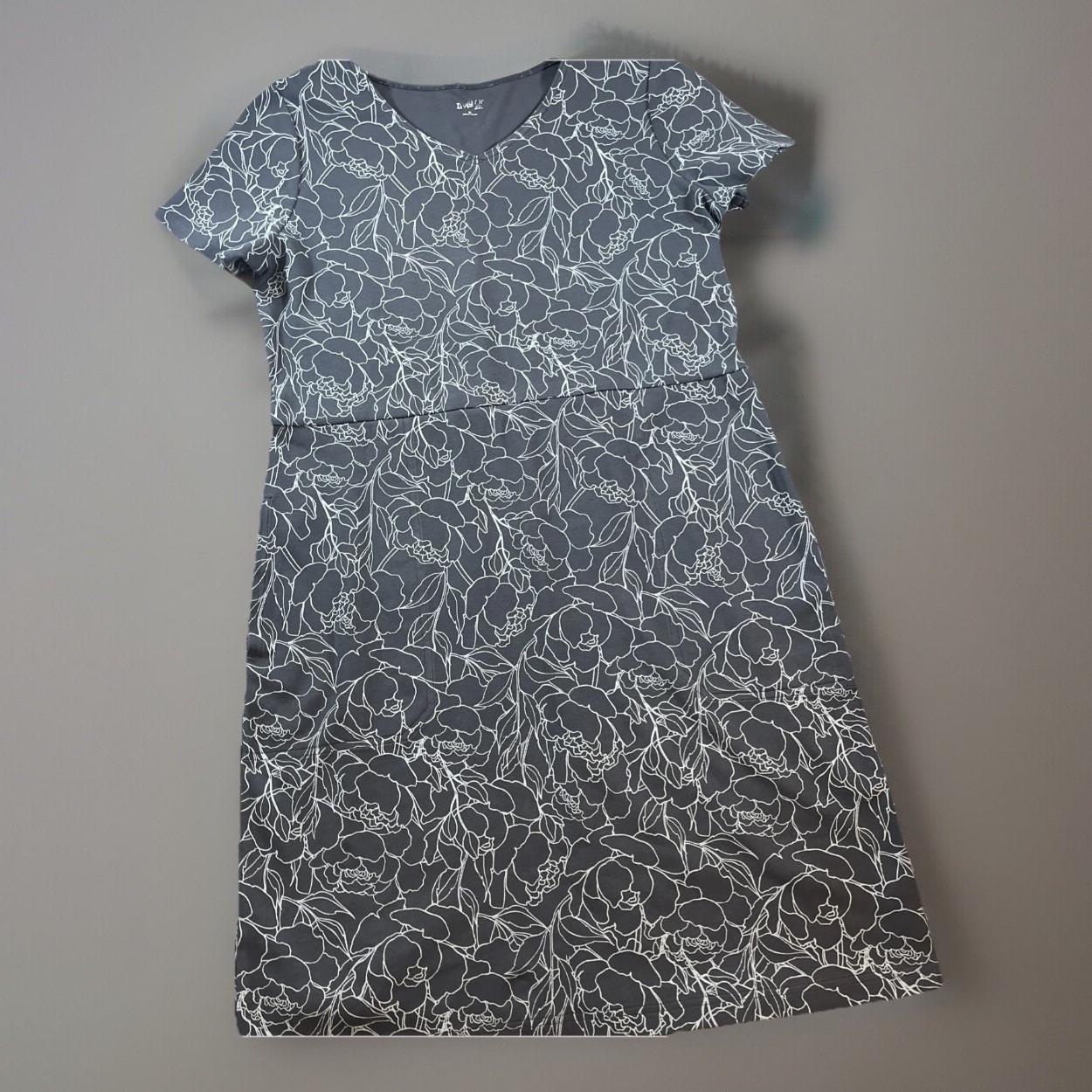 Duluth Trading Dress Medium Knee Length NoGA Gray White Floral Stretch Pockets