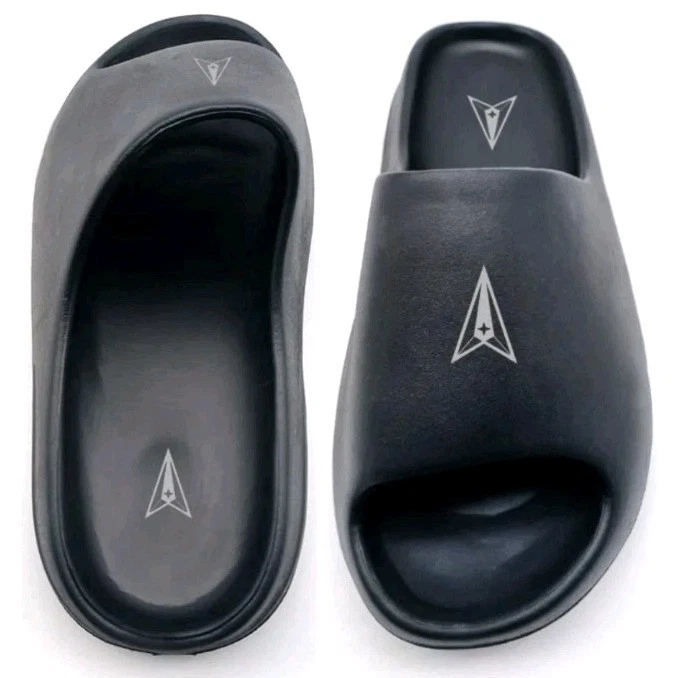 SPACE FORCE Yeezy Slides Donna Taglia 10 Nero con Logo Argento Edizione Limitata