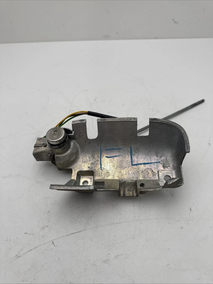 2001 VOLVO S40 FRONT DOOR EXTERIOR HANDLE MOUNTING BRACKET FRAME Fr LH B383-04 Foto 2 de 4