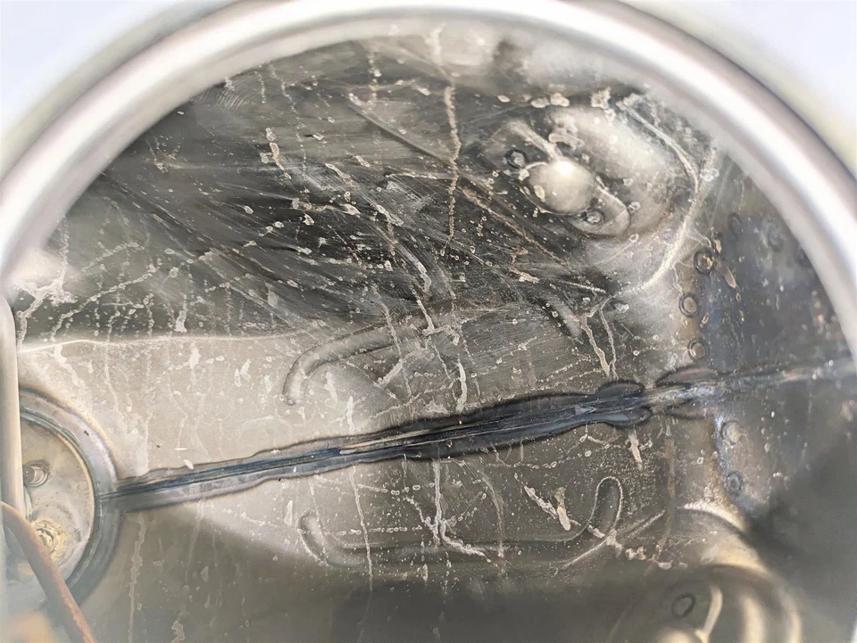 Tanque de gasolina Triumph Street Triple 765 R 2024 - sin abolladuras - leer T2407560 Foto 3 de 4