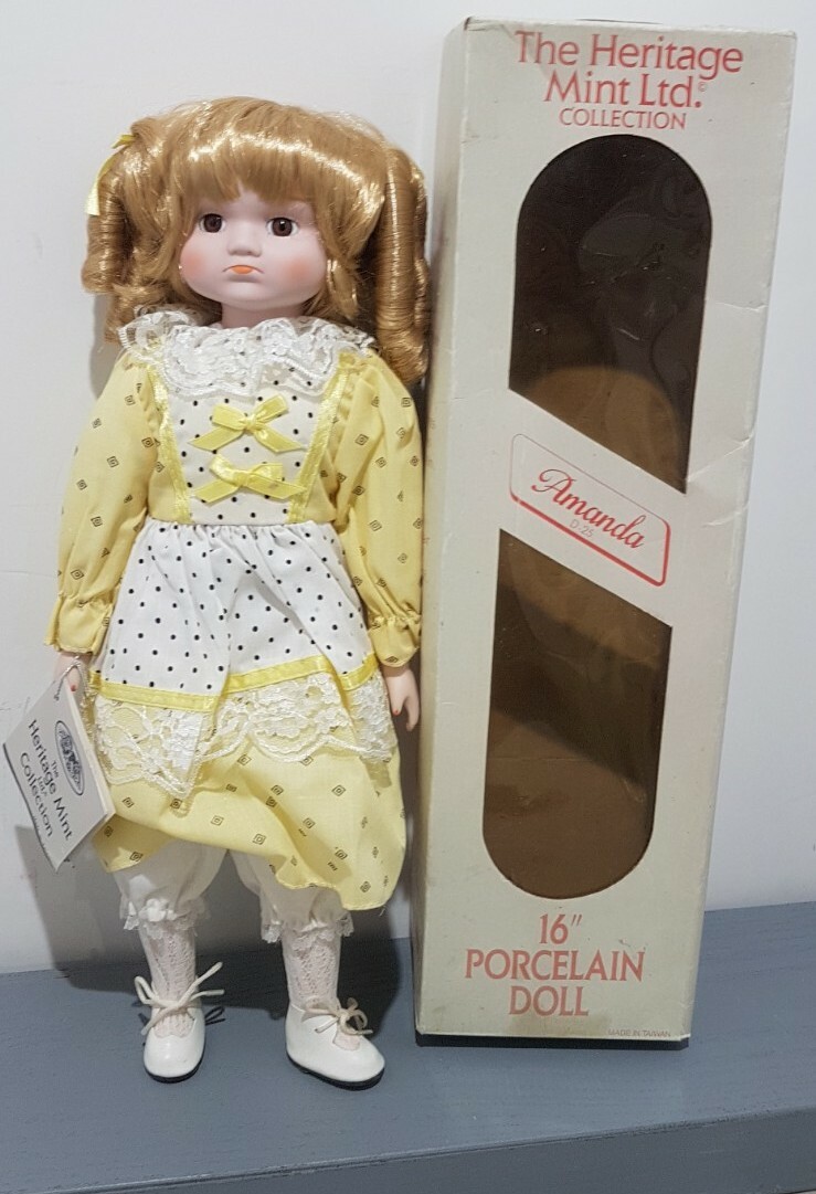 Porcelain Doll The Heritage Mint Ltd Collection 40cm Amanda D-25