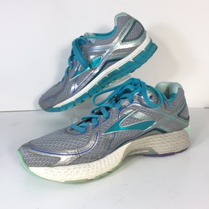 brooks tennis shoes mens