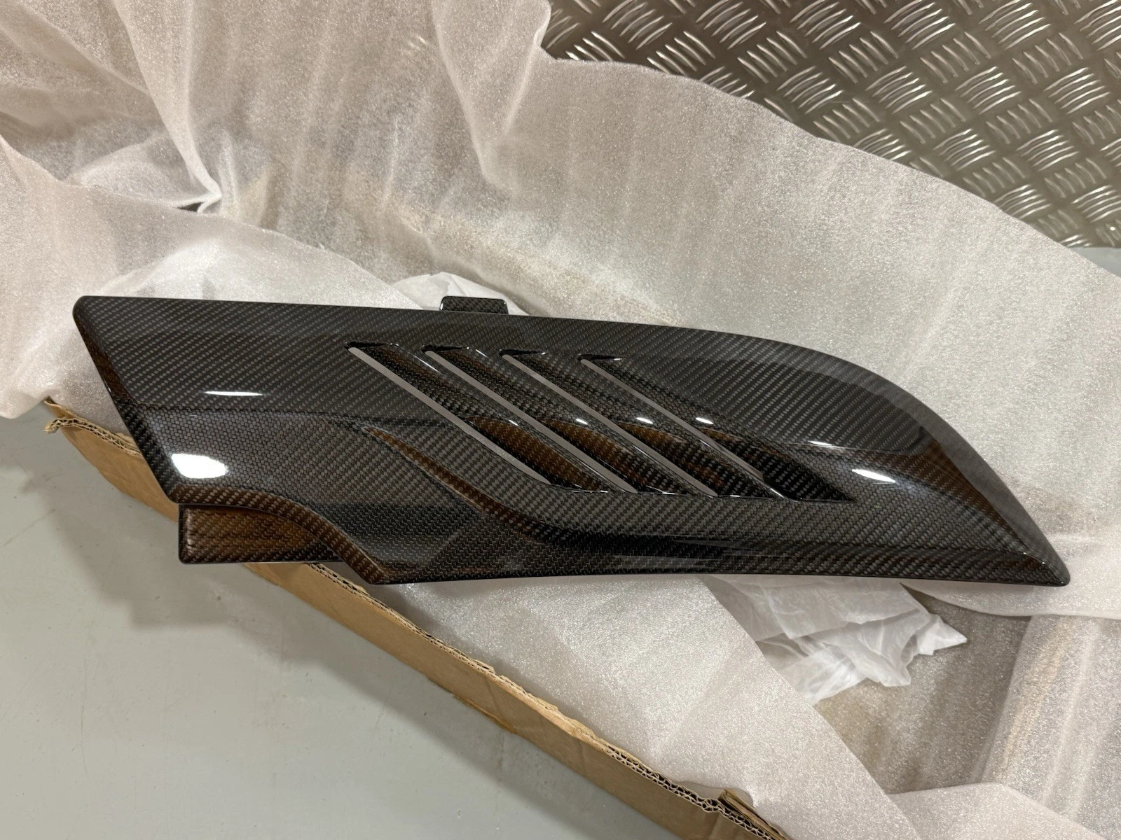 Aston Martin Vantage Engine Cover RH AM6 2019-2021 KY63-08-10002 - New Genuine