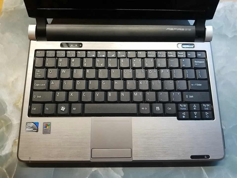 Acer Aspire One D250-1514/atom n270 1.6ghz/2gb/500gb hdd/win7/con adaptador de CA Foto 2 de 4