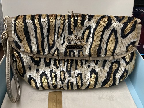 Coach Limited Edition Gold Sequin Animal Print Large Amanda Wristlet Used Once - Picture 15 of 17