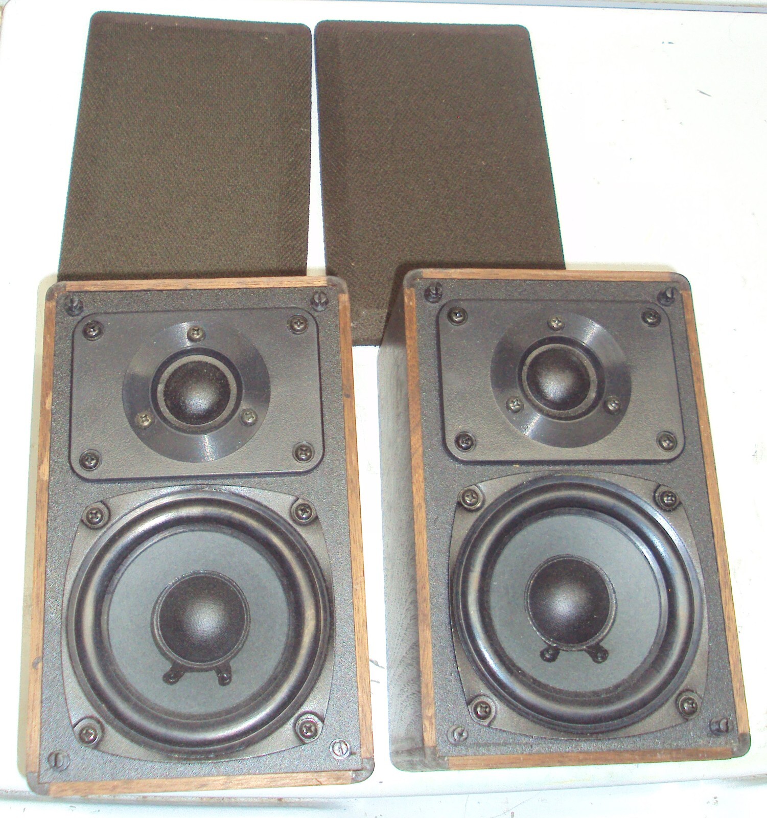 PAIR Realistic Minimus7W Walnut Veneer Speakers 402039B สำนักงาน