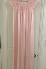 Gilead Vintage Lingerie Size Small Night Gown and Robe 2 Pieces Nylon and Lace