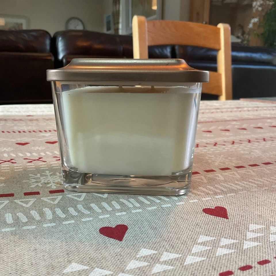 Yankee Candle Sheer Linen Medium Elavation  3 wick 347g Candle  - Image 2 of 4
