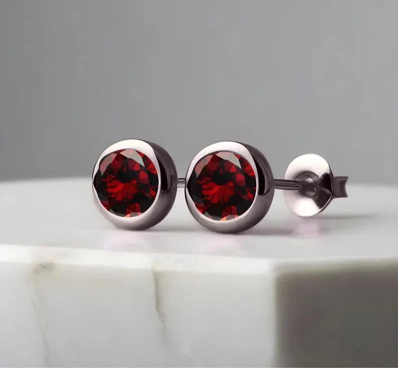 Juego de bisel pequeño enchapado en oro rosa de 14 k granate simulado corte redondo de 2 quilates Foto 3 de 4