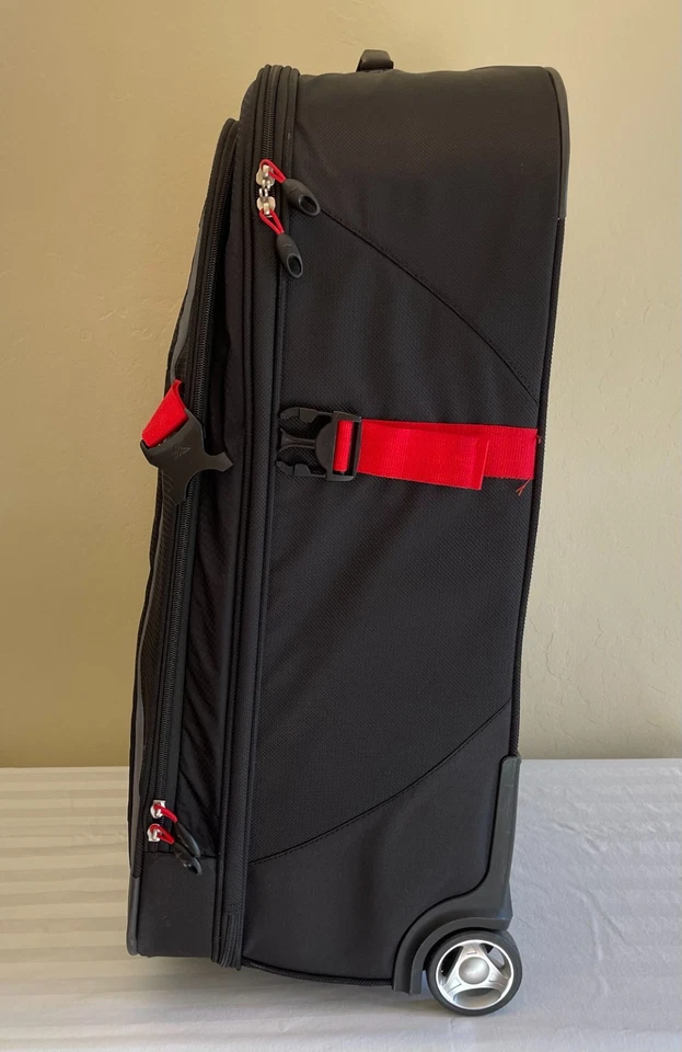 Maleta vertical High Sierra Sportour 28" negra/carbón/rojo carmesí Foto 4 de 4