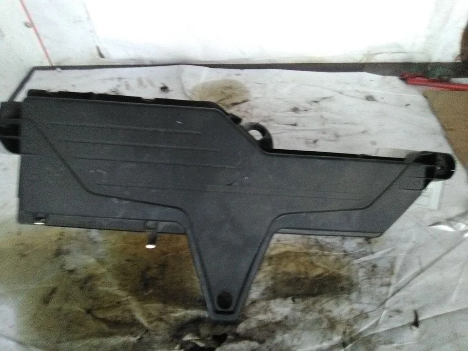 12-18 BMW 320i Air Cleaner 2.0 Liter Without Sport Suspension - Image 2 of 4