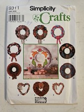 Simplicity Crafts Sewing Pattern 9311 Classic Holiday Wreaths UNCUT