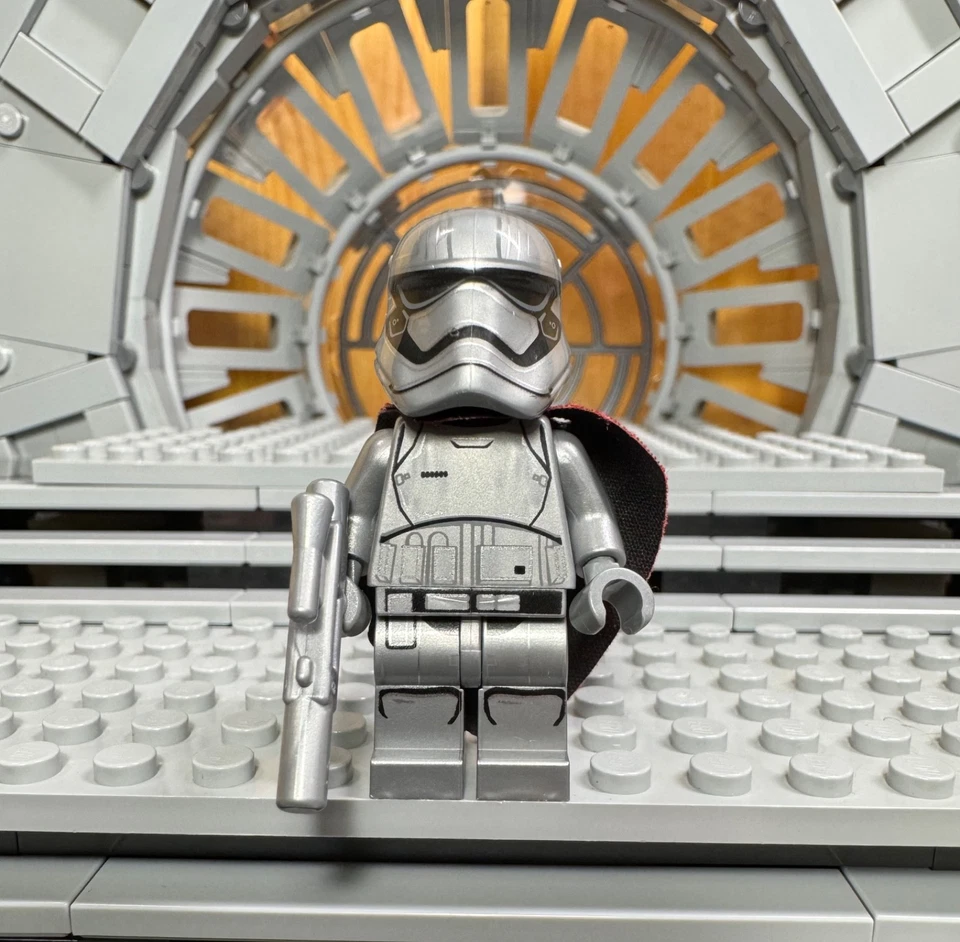 LEGO Star Wars Minifigur Captain Phasma - sw0684 - Rounded Mouth - rare / selten - Bild 3 von 4