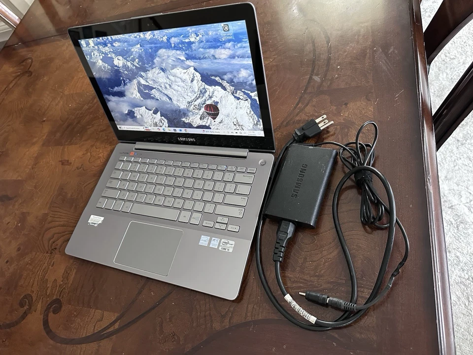 Samsung NP740U3E 13,3 pulgadas Ultrabook (128 GB, i5 1,8 GHz, 4 GB) - Bare Metal Foto 2 de 4