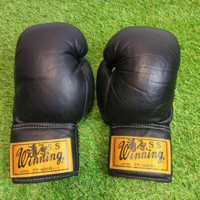 Winning Vintage Initial Old Logo Boxing Gloves 6oz Black Winning Vintage Initial Old Logo Boxing Gloves 6oz Black