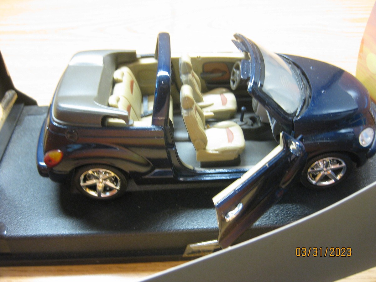PT CRUISER ミニカー 1/18 SCALE CHRYSLER PT CRUISER CONVERTIBLE IN D.BLUE BY