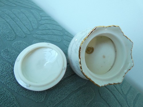Musical Trinket Box 'My Daughter My Friend' Heirloom Porcelain - 100% to charity - Picture 9 of 9
