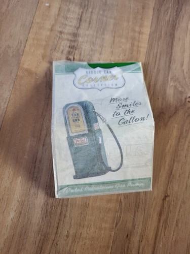 Vintage 1997 Hallmark Kiddie Car Corner Collection Pedal Petroleum Gas Pump - Picture 5 of 5