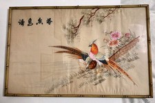 Antico Quadro su Seta Ricamato a Mano con Fili di Seta. 1960. 58x36.5 cm.