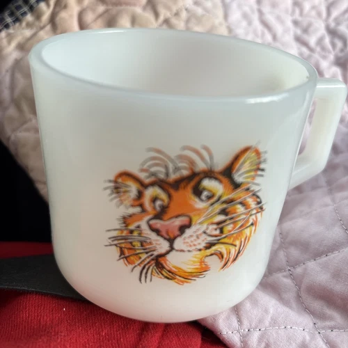 Vintage  Tiger Fire-King Anchor Hocking Milk Glass Coffee Mug