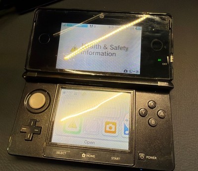 Nintendo 3DS Black Handheld English Console Charger Stylus  TESTED
