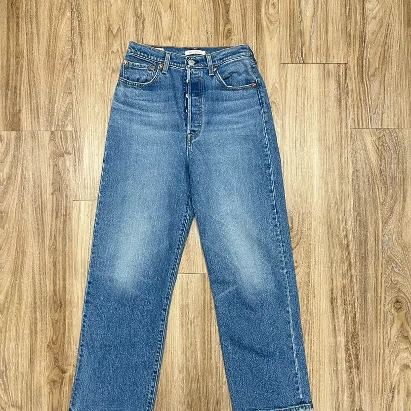 Levi's 25 Waist Blue Denim Jeans Straight Fit thumbnail 4
