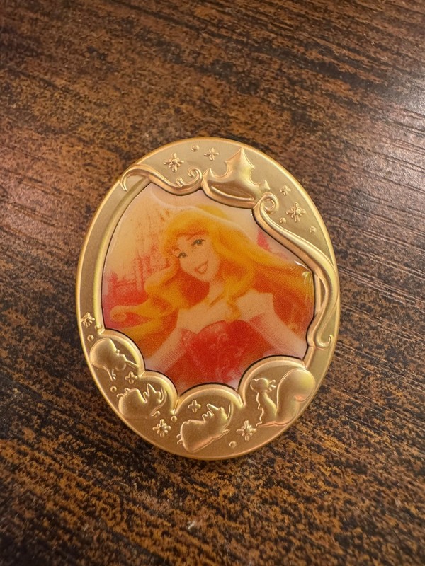 Disney Park 2017 Princess Gold Frame Portrait Pin Mystery Aurora Sleeping Beauty