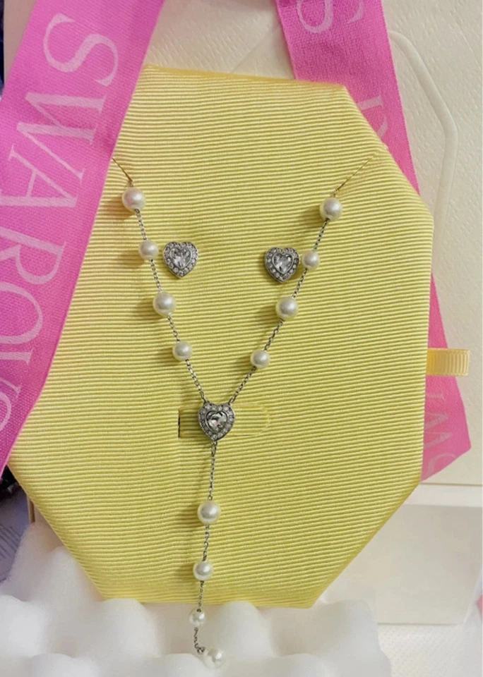 Conjunto de collar y pendientes Ariana Grande x Swarovski y perlas PVP £239 Foto 3 de 4