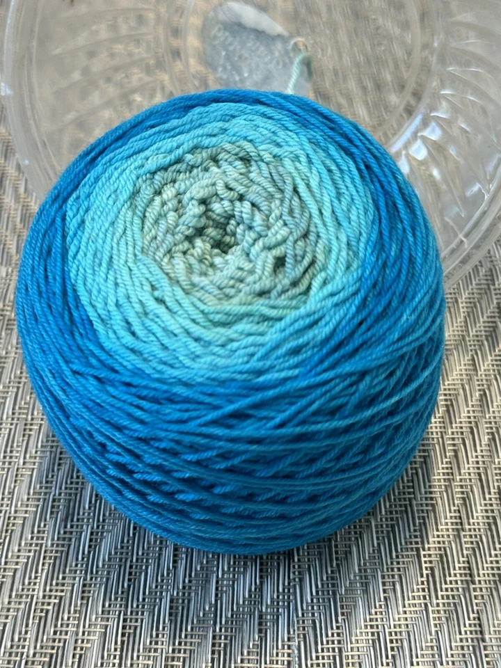 Done Roving Yarns Gradient DK Color#6 Quoddy Bay100% Merino 350yd/4oz - Image 2 of 4