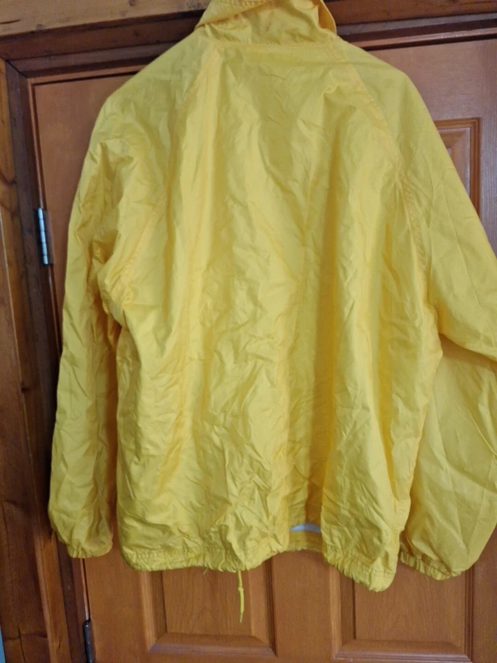 Chaqueta deportiva Tek amarilla insignia helicóptero de Oriente Medio cortavientos botón a presión Foto 4 de 4