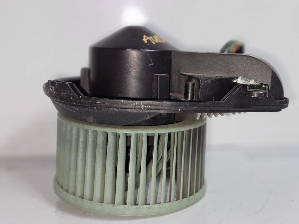 1998-2005 AUDI A4 MÓDULO DE MOTOR DE VENTILADOR FABRICANTE DE EQUIPAMENTO ORIGINAL, 615-58493 - Imagem 2 de 4