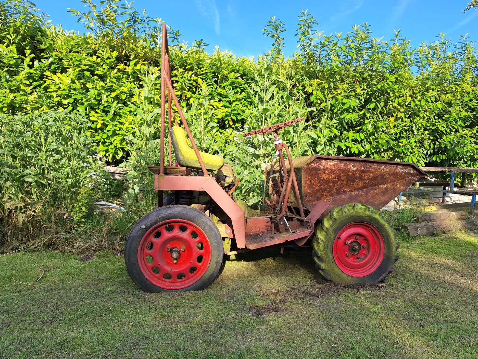 1950s Old Fashioned Dump Truck - Picture 2 of 10