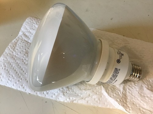 GE FLE26/2/R40XL 23W 120V Indoor Floodlight R40 7 year Bulb - Picture 3 of 4