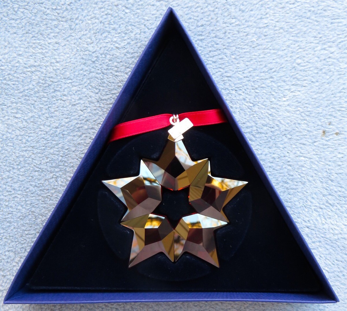 SWAROVSKI Crystal 2019 Annual RED Star Snowflake Christmas