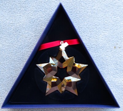 SWAROVSKI Crystal 2019 Annual RED Star Snowflake Christmas