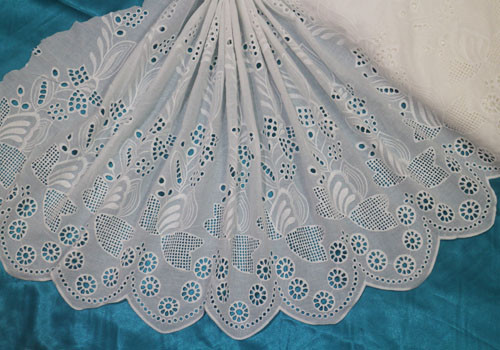 1 Yard Embroidery Flower Cotton Off White Lace Trim Sewing Craft Width 43 CM - Picture 1 of 3