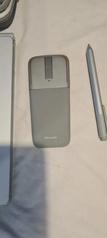 Microsoft Surface Book 13.5" Touchscreen Laptop i7 6600U 8GB Ram 256GB SSD Win10 - Image 2 of 4