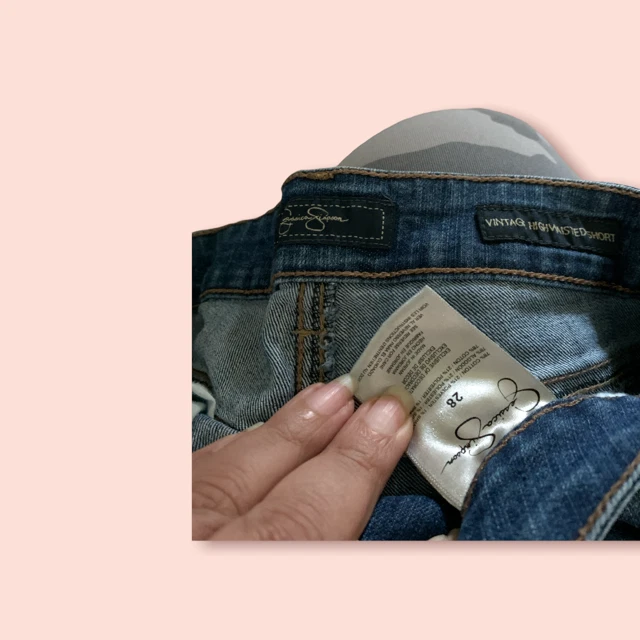 Jessica Simpson jean shorts Size 28 pre-owned - Image 3 of 3