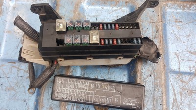 2000 Nissan Maxima Under Hood Fuse Box Center 3 0l Ebay