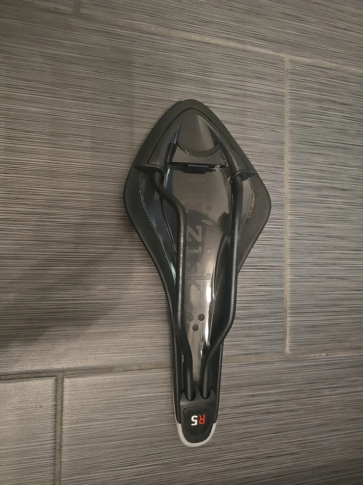 Asiento de bicicleta de carretera Fi'zi:k Racing Saddle R5 Foto 2 de 3